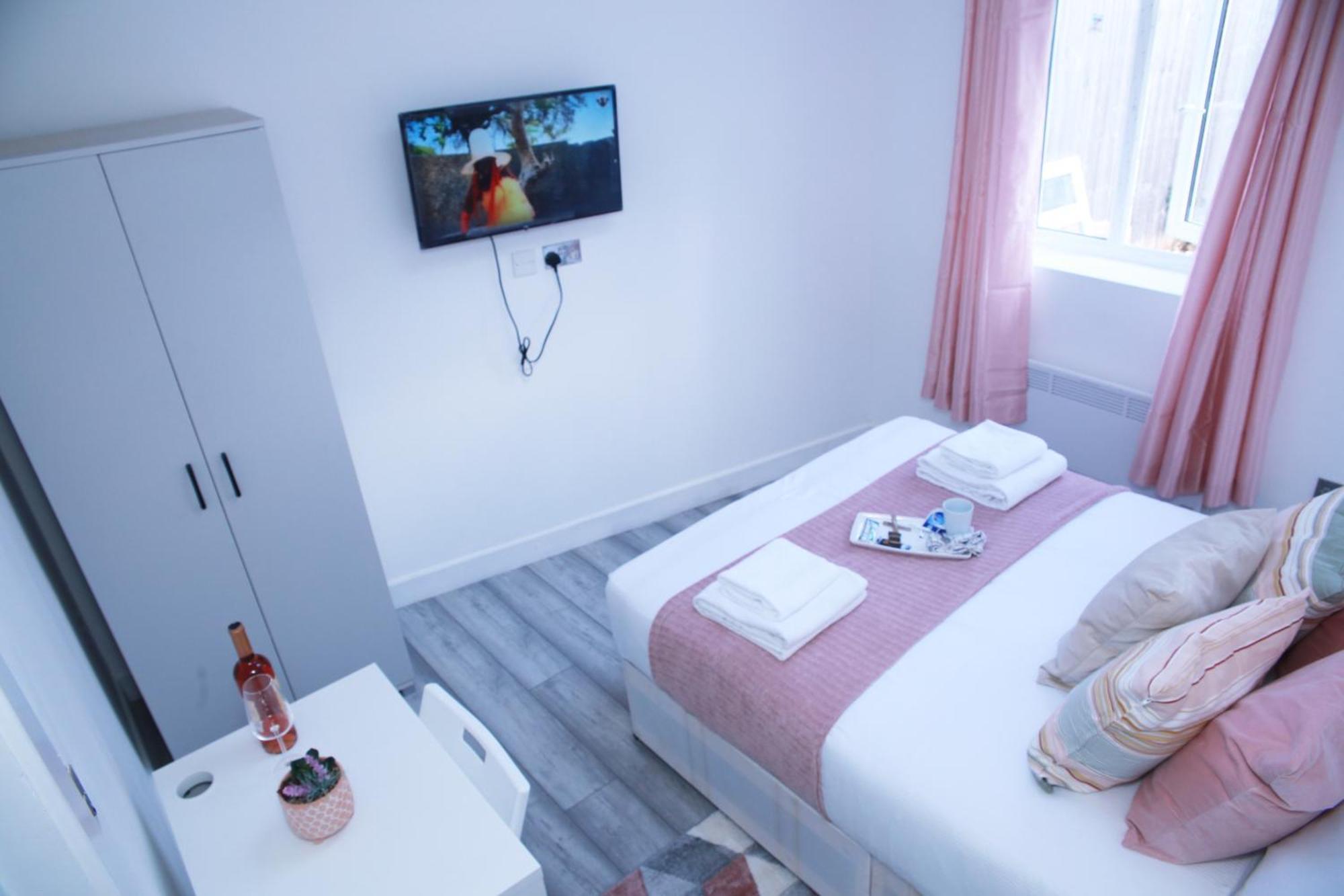 Harrow Luxury Flat With Free Parking. Leilighet London Eksteriør bilde