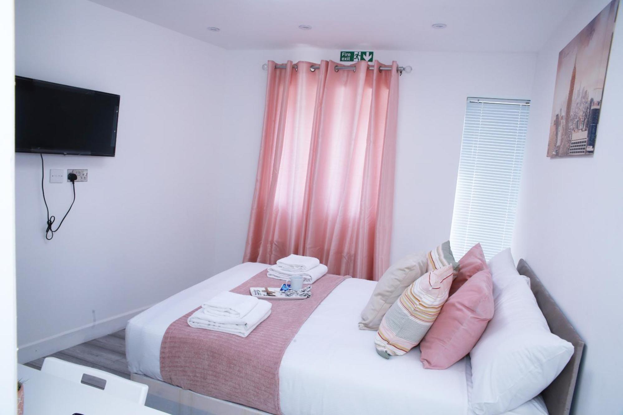 Harrow Luxury Flat With Free Parking. Leilighet London Eksteriør bilde