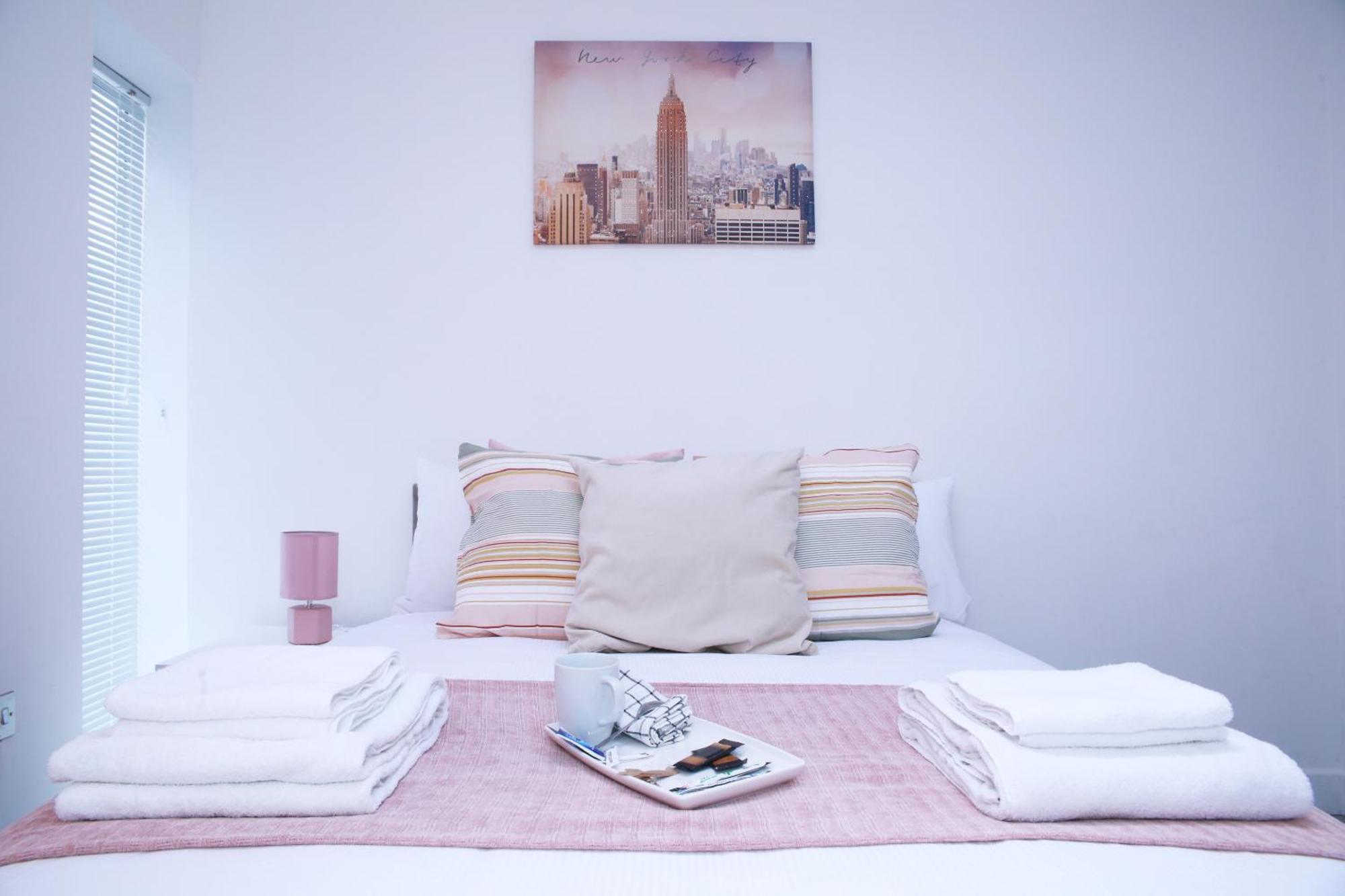 Harrow Luxury Flat With Free Parking. Leilighet London Eksteriør bilde
